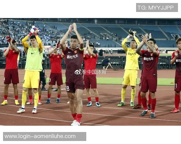 大连队迎战河北华夏幸福全力争胜展现球队实力与斗志 大连队迎战河北华夏幸福全力争胜展现球队实力与斗志